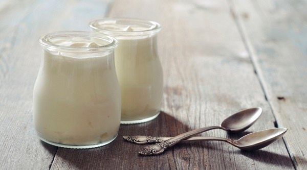 making homemade yogurt in jars